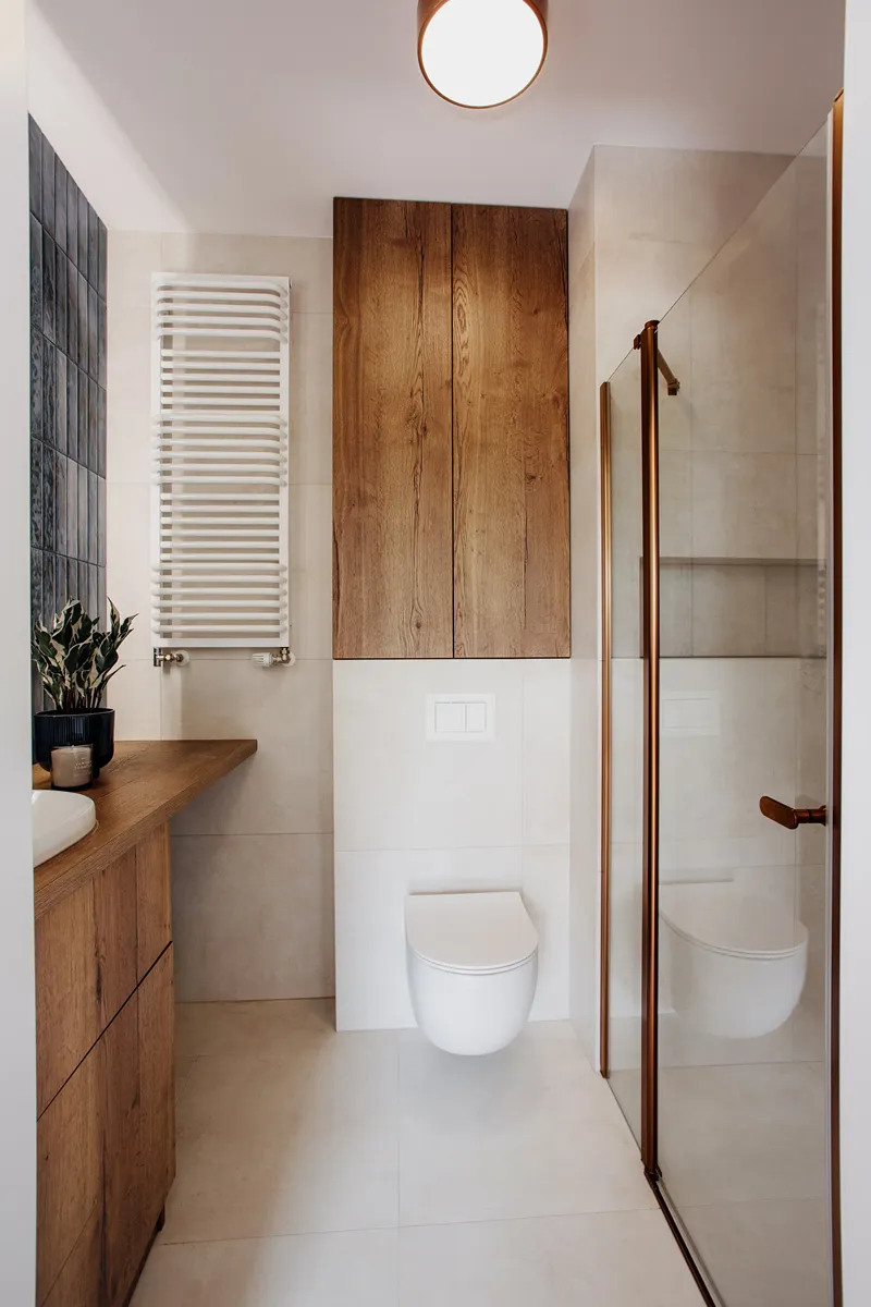 Łazienka z miedzianymi dodatkami